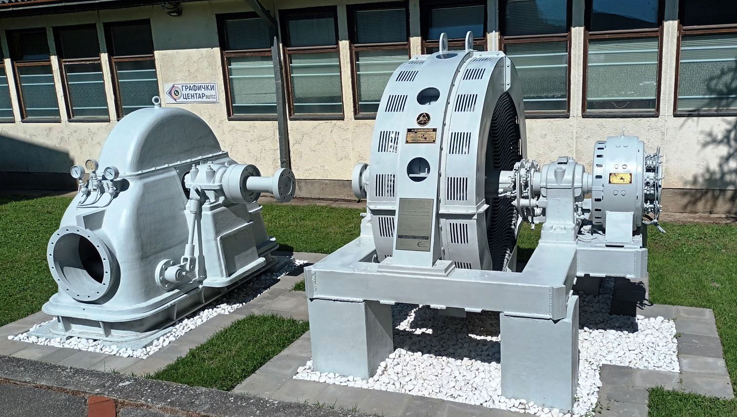 Постављен музејски примерак турбине-генератора испред Факултета техничких наука у Чачку